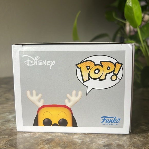 Pluto Funko Pop 2023 Disney Christmas, With Santa Letter, 1227 New - Picture 5 of 8